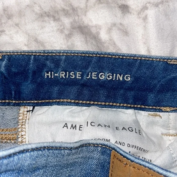 American Eagle Distressed Hi-Rise Jeggings - Picture 7 of 8